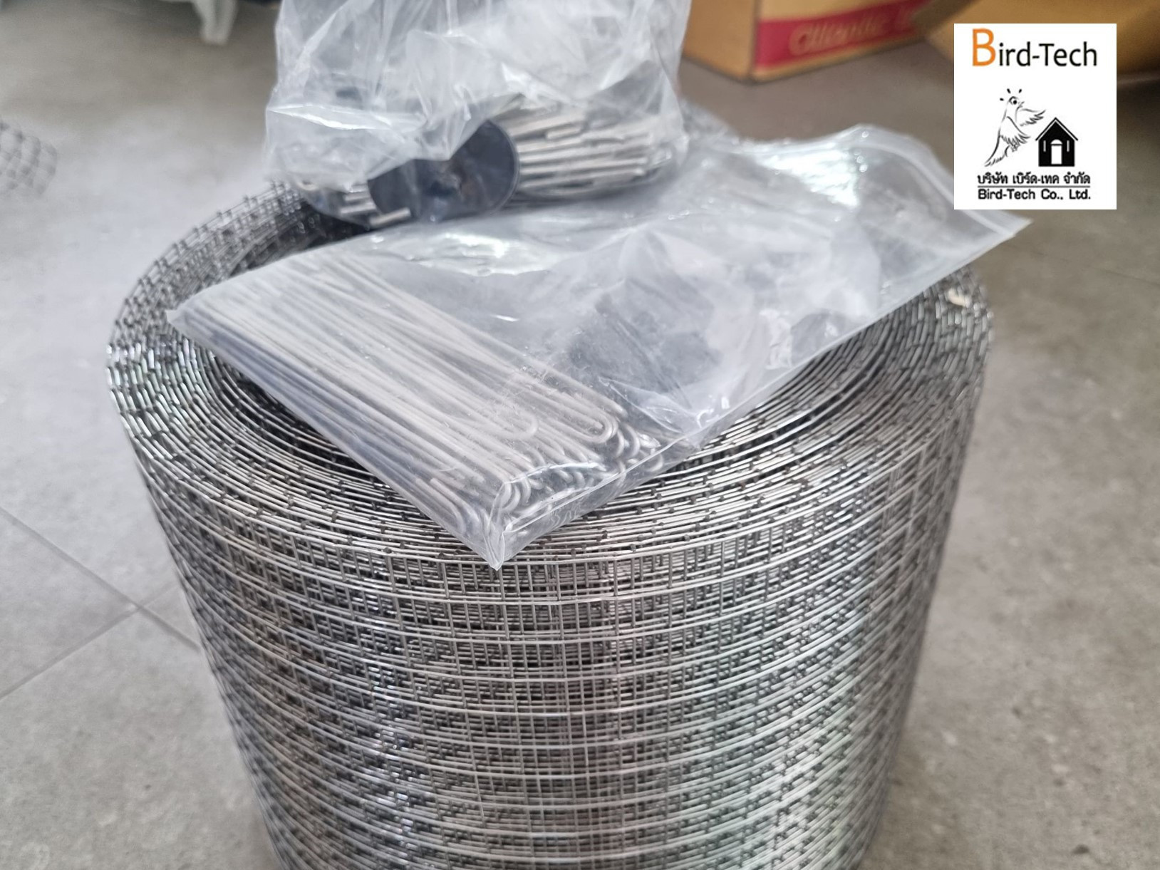 ตาข่ายกันนกสแตนเลส  (สำหรับโซล่าเซลล์) กว้าง8นิ้วx100ฟุต พร้อมคลิปล็อคแบบสแตนเลส